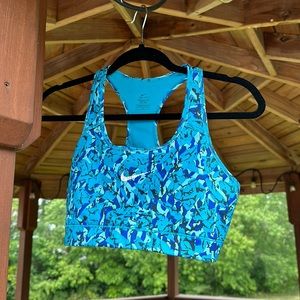 Nike Dry Fit Women’s Swoosh Sports Bra